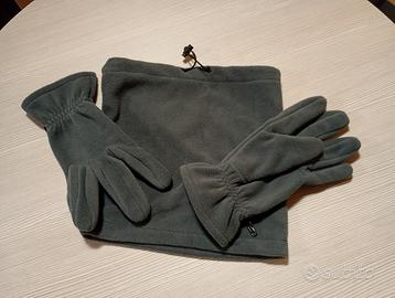 Paracollo/cappello e guanti di pile grigio morbidi