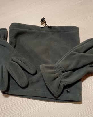 Paracollo/cappello e guanti di pile grigio morbidi