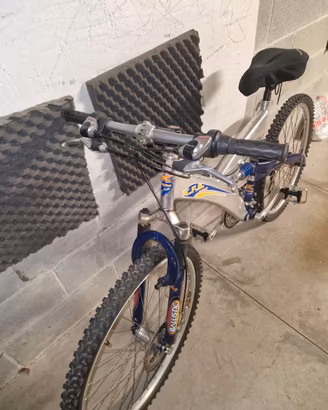 bicicletta 26"  ammortizzata e freno anteriore a