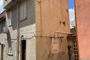 2 case singole confinanti su un lato