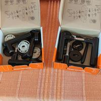 Gruppo di 9 maniglie nere in plastica dura