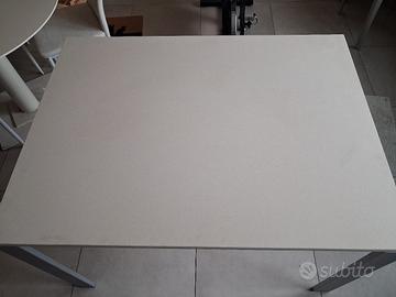 tavolo con piano in quarzo come nuovo