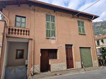 CASA SEMINDIPENDENTE A VENTIMIGLIA