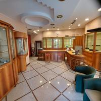 arredamento gioielleria  o  anche ottica