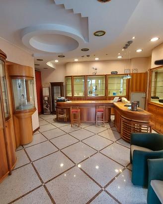 arredamento gioielleria  o  anche ottica