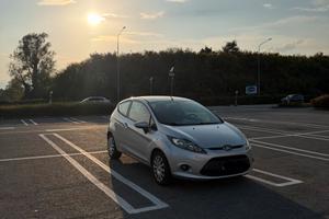 FORD FIESTA 2011 ( adatta a neopatentati)