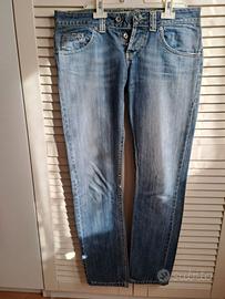 Jeans da donna in denim blu.  - Modello TRF