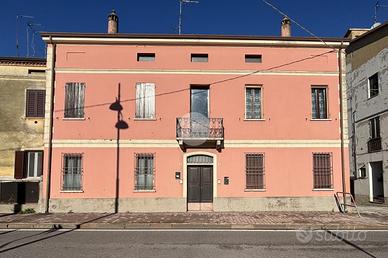 2 LOCALI A CASTELLUCCHIO
