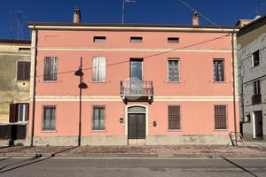 2 LOCALI A CASTELLUCCHIO