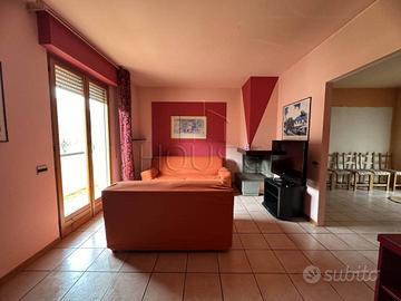 Appartamento di 140 m² con 4 locali e box auto a M