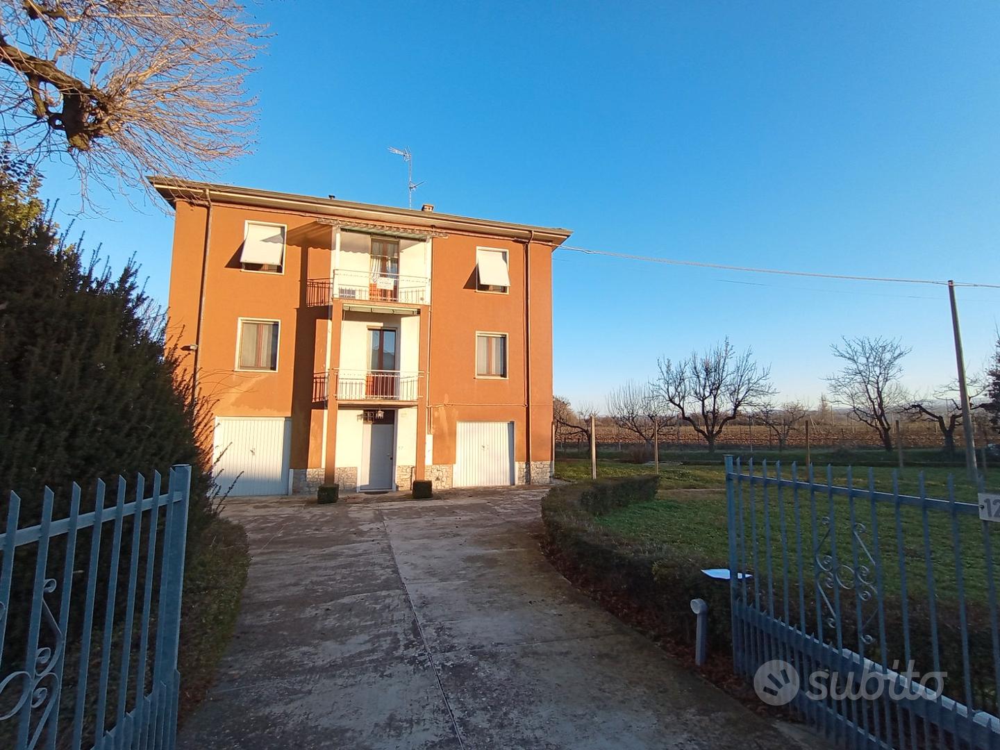 Vigolzone - villetta bifamiliare ampio giardino
