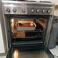 Cucina a gas completa di forno elettrico