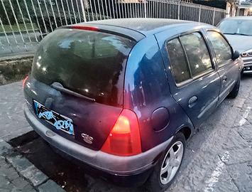renault clio usata