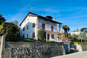 Casa trifamiliare (leggere bene)