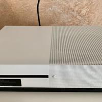 XBOX One come nuova + pad + 2 giochi