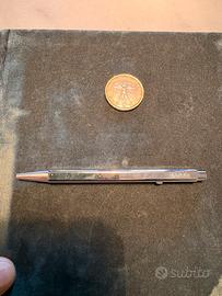 Mini penna originale Gucci in acciaio.