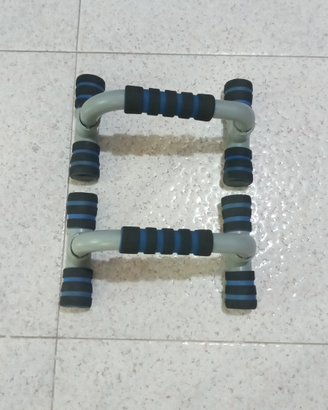 Maniglie piegamenti sulle braccia fitness