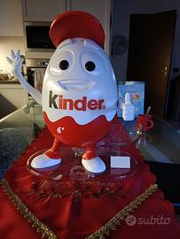 omino Kinder  espositore