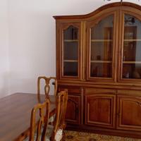 Sala da pranzo in noce (Credenza + tavolo e sedie)