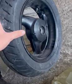 cerchio posteriore e forcelle f12