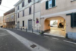 NEGOZIO A GORLA MINORE