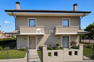 RIF. DS02 NUOVA BIFAMIGLIARE AL GREZZO IN CENTRO