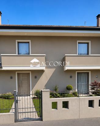 RIF. DS02 NUOVA BIFAMIGLIARE AL GREZZO IN CENTRO