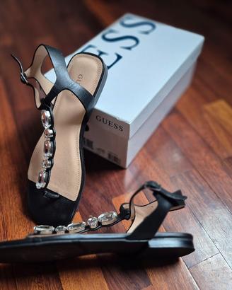 sandali guess