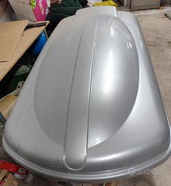 Portapacchi Opel Zafira con guscio contenitore.