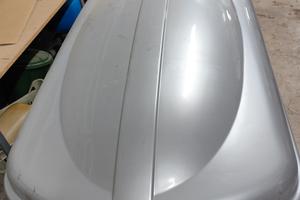 Portapacchi Opel Zafira con guscio contenitore.