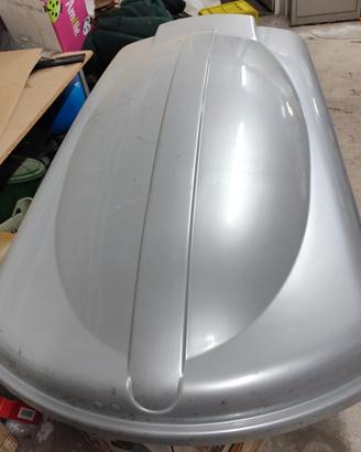 Portapacchi Opel Zafira con guscio contenitore.