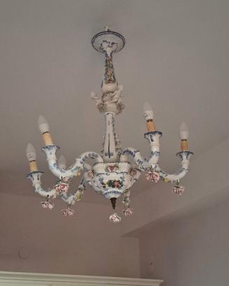 Lampadario vintage in porcellana decorata 