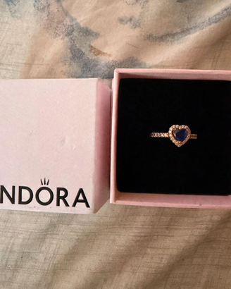 Anello pandora Oro rosa con cuoricino blu