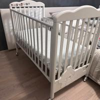 Culla in legno completa di accessori