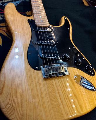 Fender Stratocaster LITE ASH SPECIAL EDITION