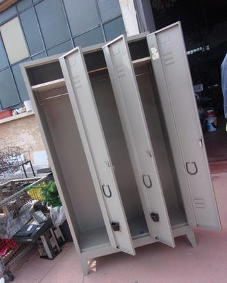 Armadio in ferro e legno