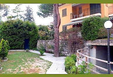Bilocale con Terrazzi, Giardino, Garage, Cantina