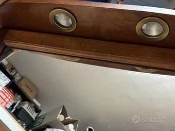 specchiera con ripiani interni