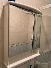 Armadietto pensile per bagno con specchio e farett