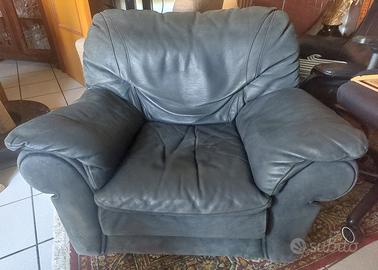 Poltrona in pelle nera