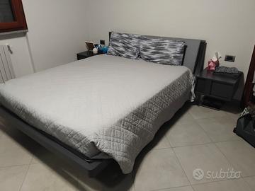 letto matrimoniale + rete + 2 comodini a parete