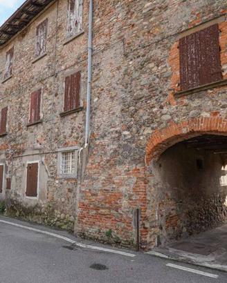 Rustico / Casale di 269 m² con più di 5 locali a M