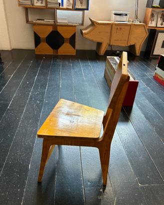 Sedia in legno giallo di recupero