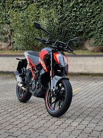 Ktm Duke 125 con 4700 km