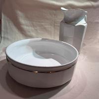 Catino e una brocca in porcellana