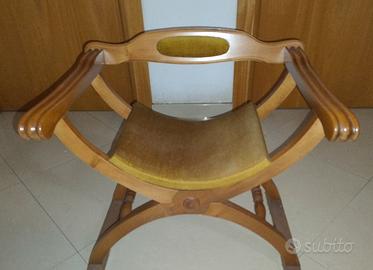 Sedia in stile Savonarola