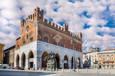 2 LOCALI A PIACENZA