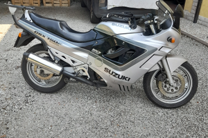 Suzuki GSX750 F