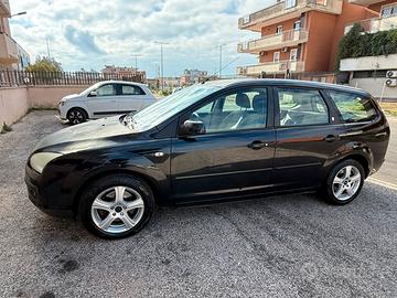 Ford focus 5 porte famigliare impeccabile