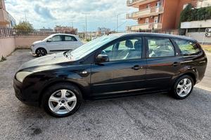 Ford focus 5 porte famigliare impeccabile